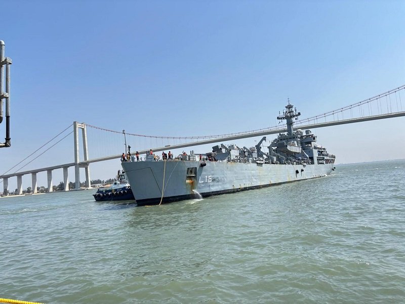 Arrival of Indian Navy’s first training squadron at Maputo