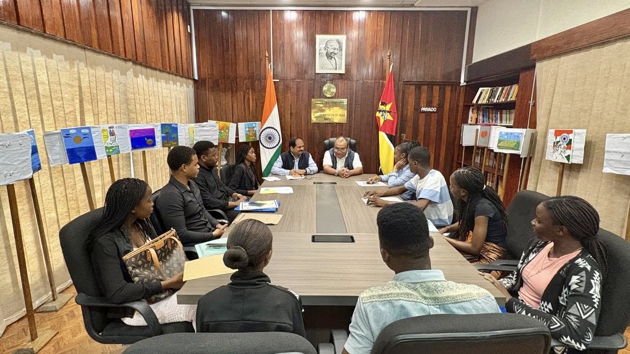 With ICCR students from Maputo province (8 June 2026)