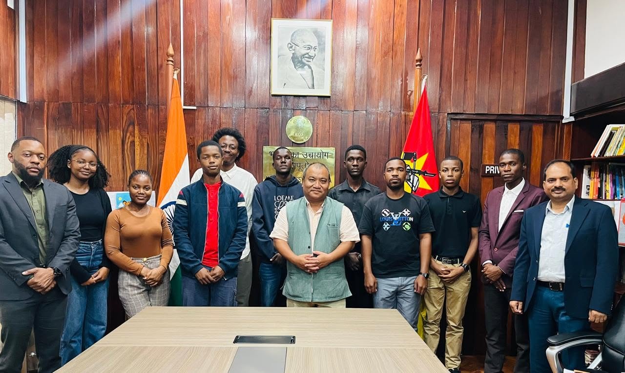 With ICCR students from Maputo province (8 June 2026)