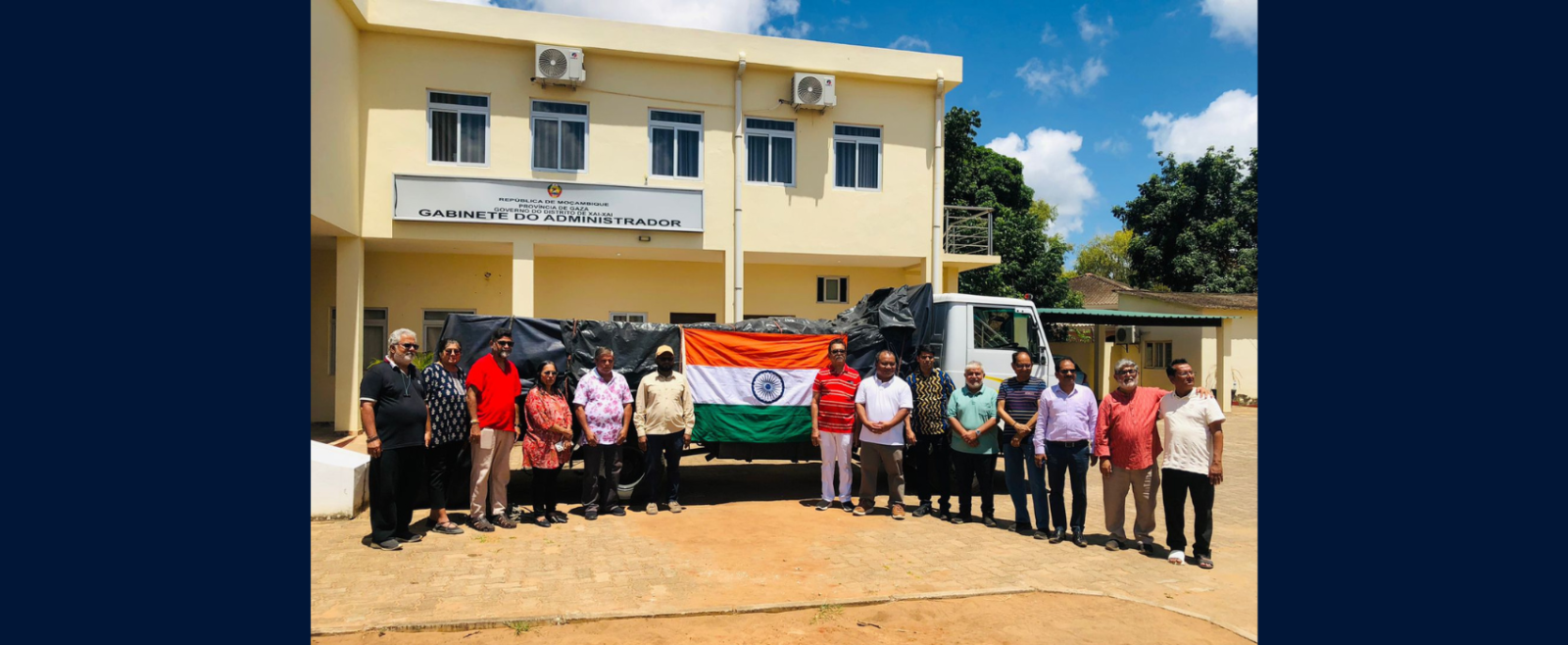 High Commissioner handed over essential food items to the Mayor of Xai Xai (22 Feb 2026). Indian companies and nationals had generously donated the food items for people affected by flood.