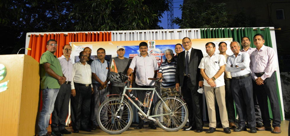 On world bicycle day 2022, we fondly remember our interaction with cyclebaba Raj Phanden, World Traveler in bicycle