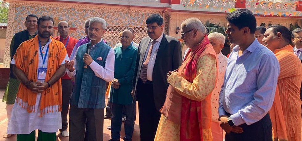 Visit of Hon'ble External Affairs Minister of India, Dr. S. Jaishankar, to Mozambique from April 13-15, 2023 - Offered prayers at the Salamanga Temple and interacted with the Indian community.