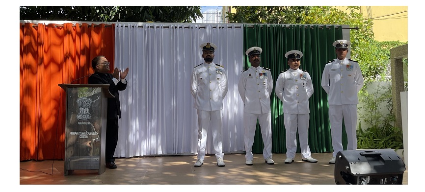 High Commissioner and the Indian community applauding the Indian Coast Guard Afloat Support Team deployed in Mozambique during Republic Day celebrations in Maputo (26 Jan 2024)